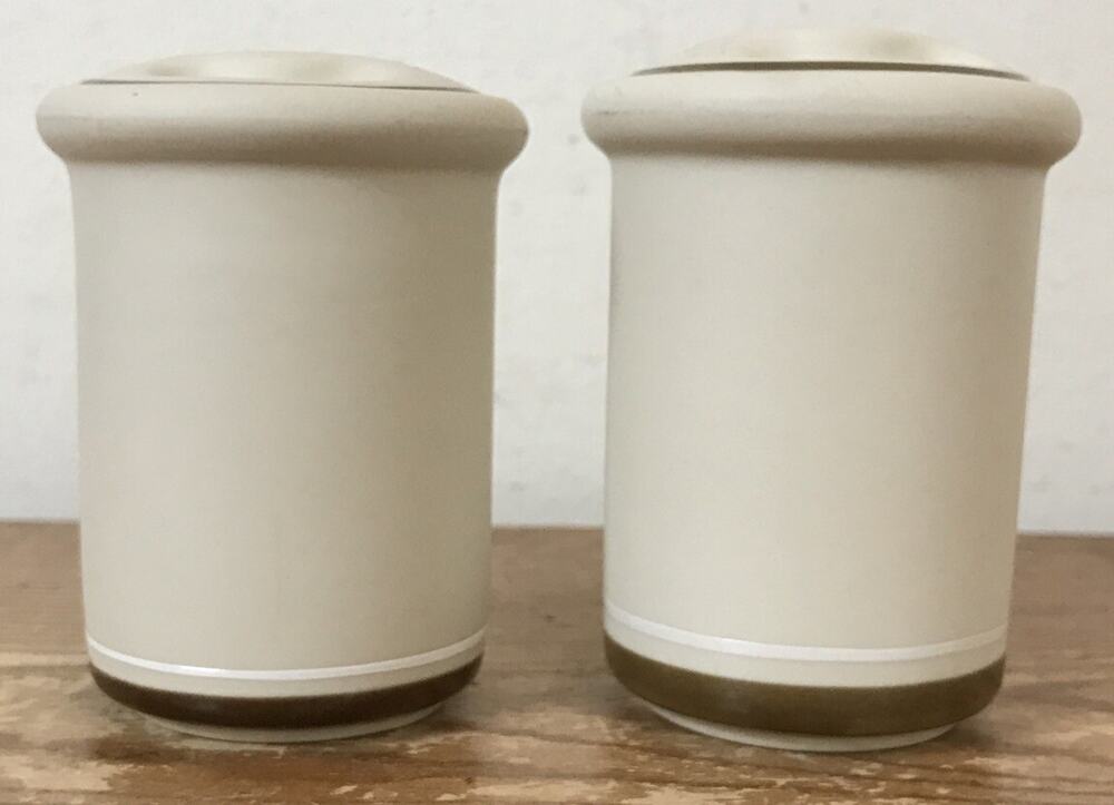 Set Pair 2 Vtg Arita Genesis Beige Japanese Stoneware Salt Pepper Shakers